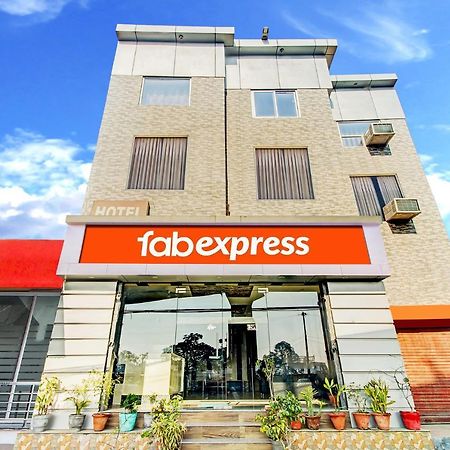 Hotel Fabexpress Grand Almada Bijnaur Exteriér fotografie
